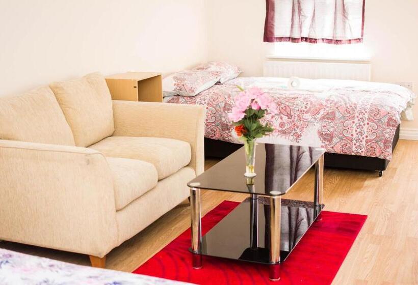 Номер Deluxe с Балконом, Queen Guest House