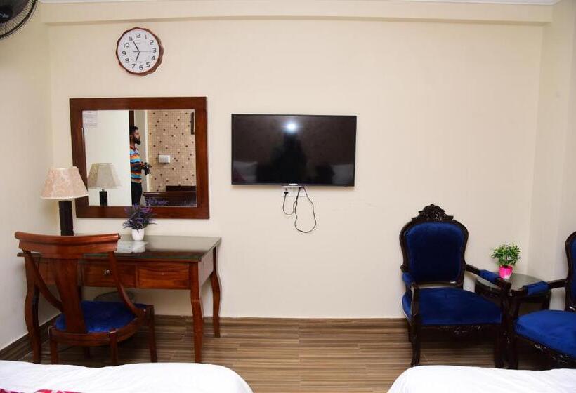 اتاق استاندارد با تخت بزرگ, Holiday Grand Resort Bhurban