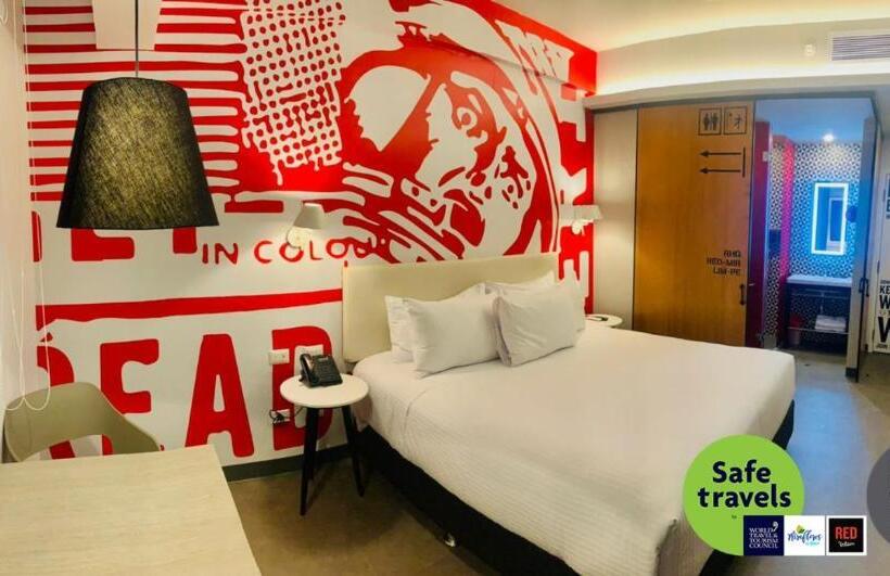 스탠다드 룸 킹사이즈 침대, Radisson Red Miraflores