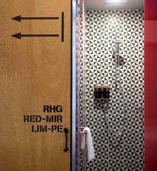 스탠다드 룸 더블 침대 2개, Radisson Red Miraflores