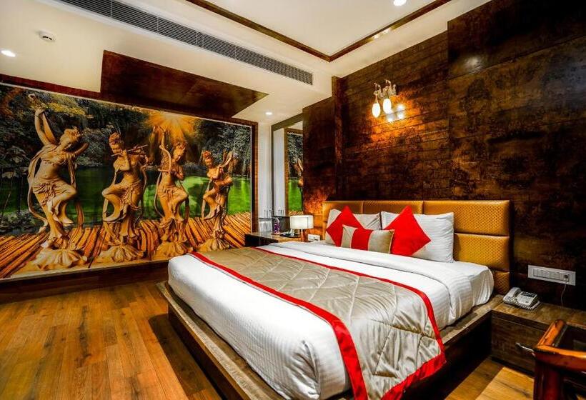 اتاق اجرایی, Amritsar Grand