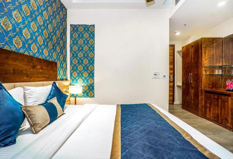 اتاق اجرایی, Amritsar Grand