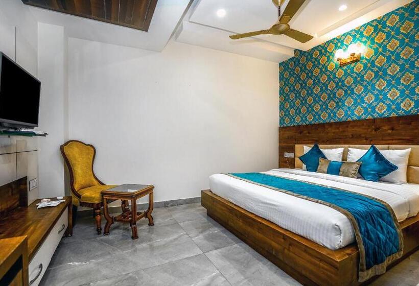 اتاق اجرایی, Amritsar Grand