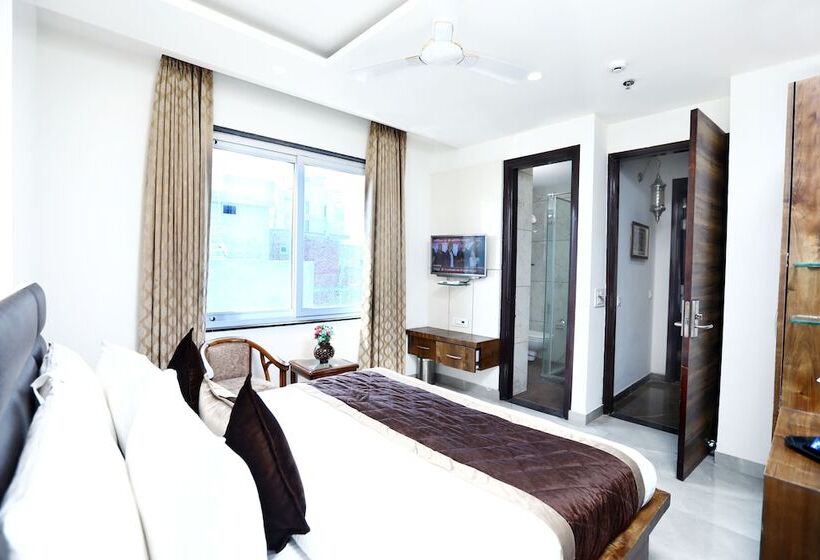 اتاق اجرایی, Amritsar Grand