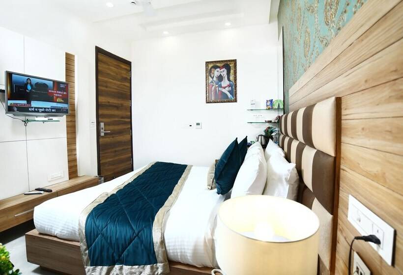 اتاق اجرایی, Amritsar Grand