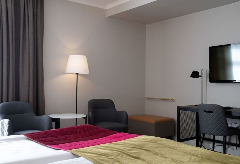 Superior Rum, Elite Stora Hotellet