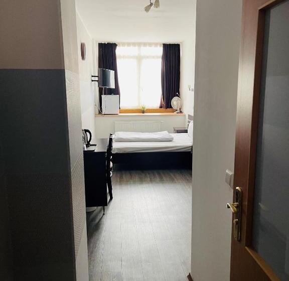 Quarto Estandar, Terminal Hotel One
