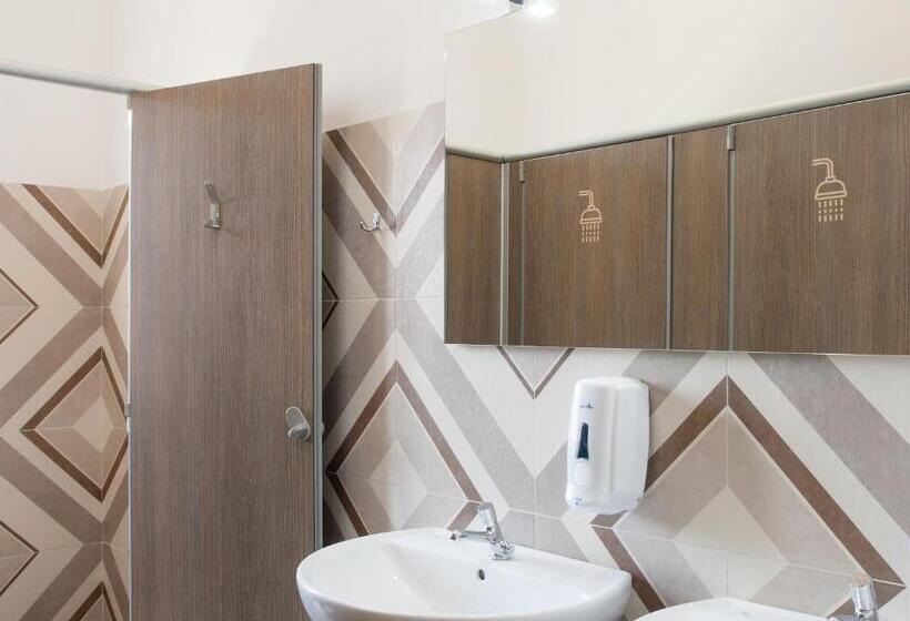 تختخواب در اتاق مشترک, Lobby Collective Hostel  Lecce