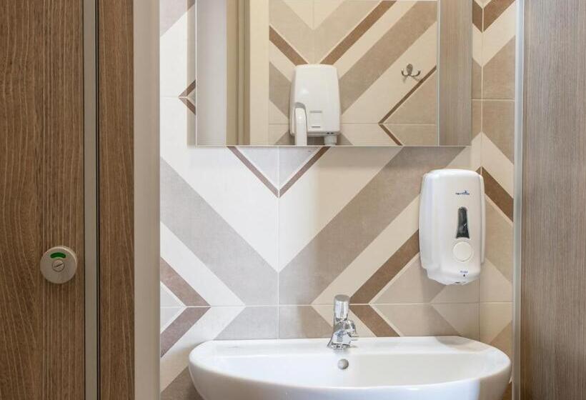 اتاق اکونومی با حمام مشترک, Lobby Collective Hostel  Lecce