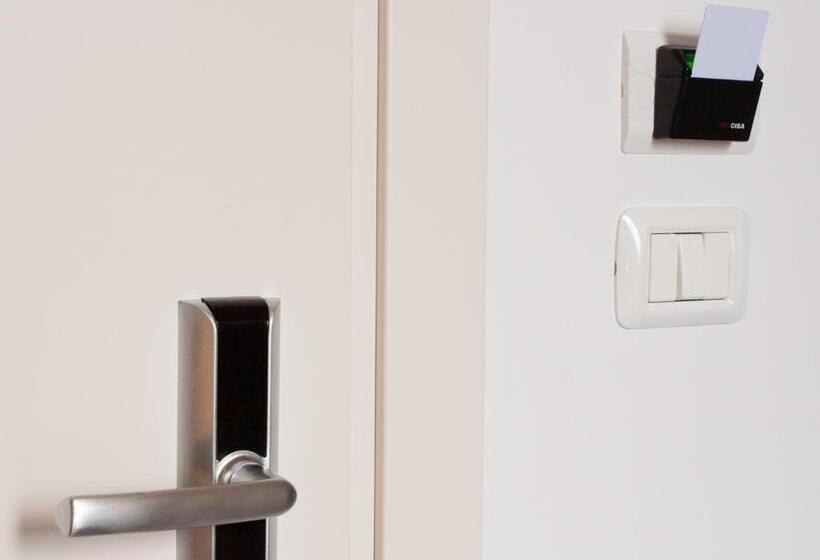 اتاق استاندارد با سرویس بهداشتی مشترک, Lobby Collective Hostel  Lecce
