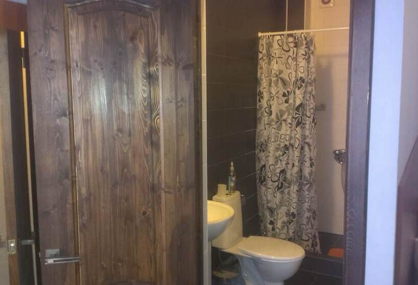 غرفة قياسية ثلاثية, Guest House Vera