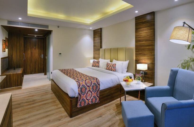 Номер Deluxe, Golden Tulip Agra