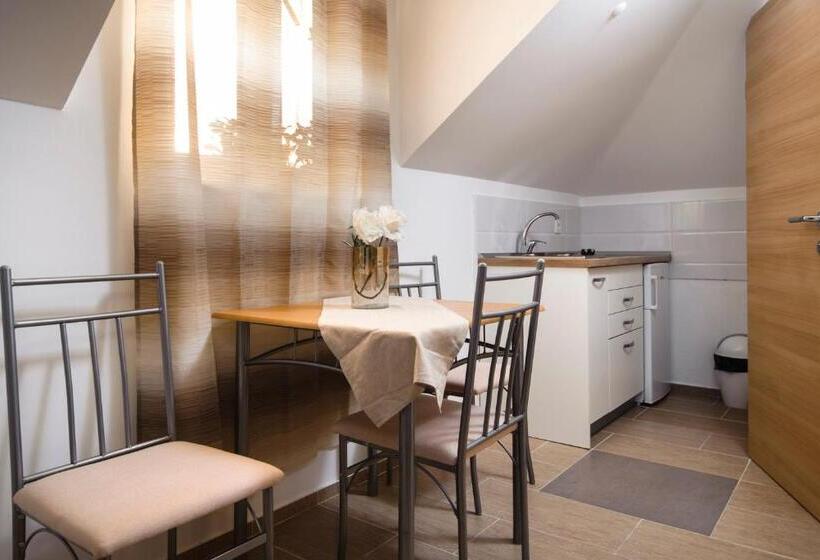 חדר סטודיו סטנדרד, La Perla Apartments
