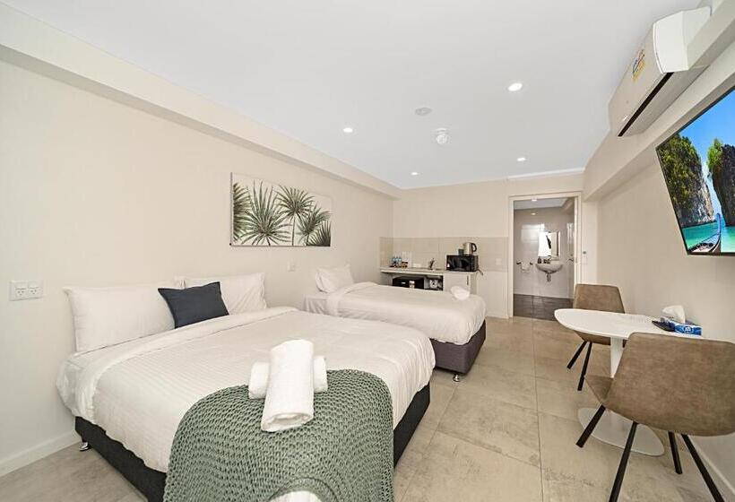 豪华三人间, Carlton Suites