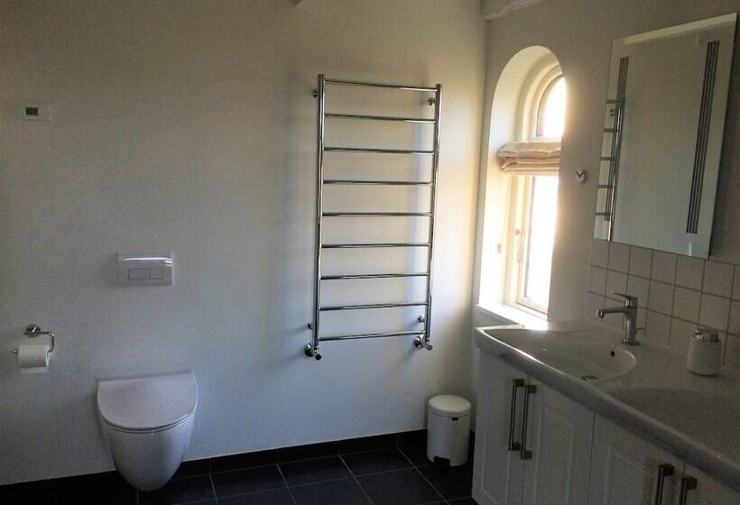 Номер Базовый Совметсный Санузел, Troense B&b By The Sea