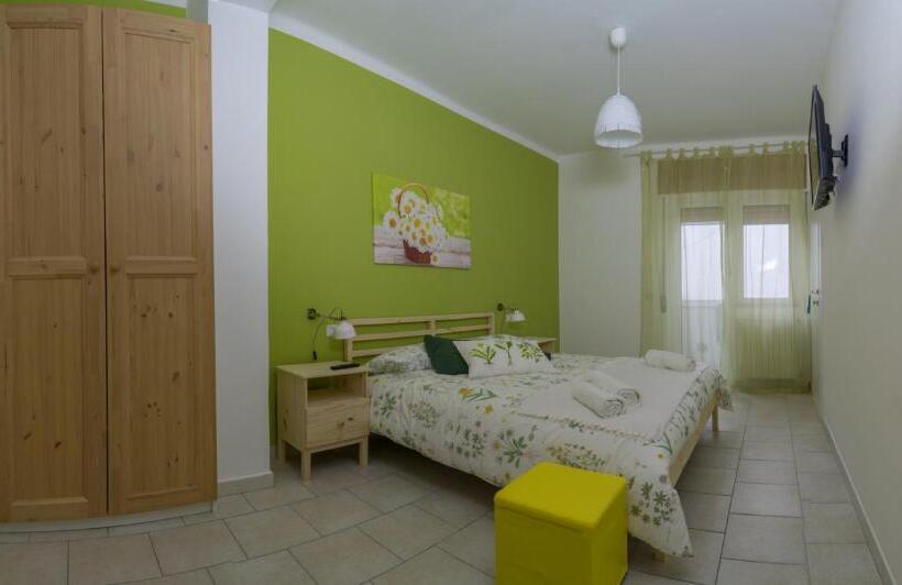 اتاق استاندارد سه نفره, My Room In Trani