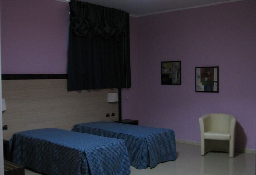Четырехместный Номер Стандарт, Albergo Roma