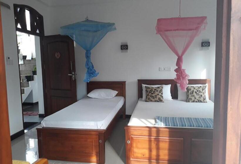 Номер Deluxe с Балконом, Anna Tourist Inn
