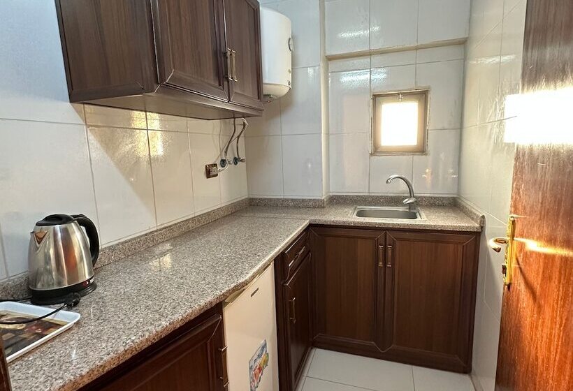 اتاق استاندارد سه نفره, Nahas Plaza