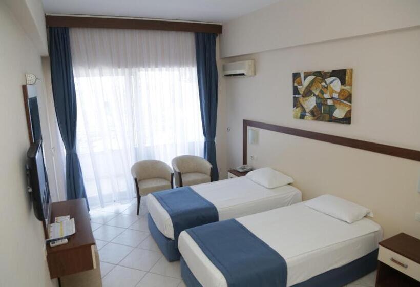 Номер Стандарт Вид на Бассейн, Batıhan Beach Resort & Spa