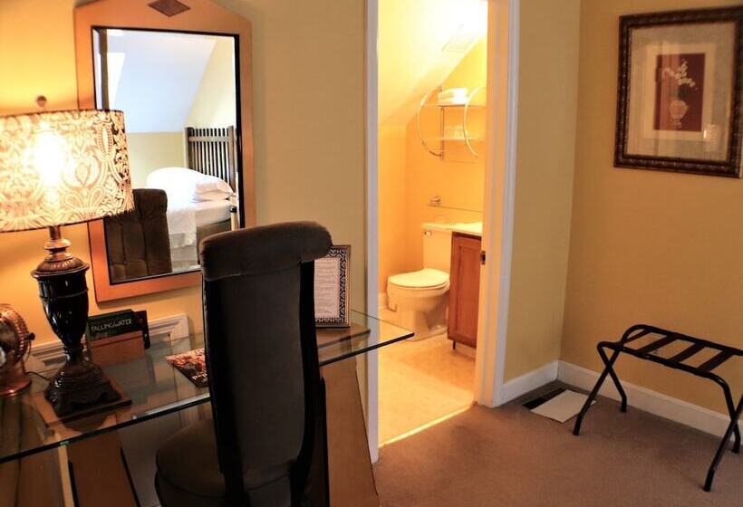 سوییت, 50 Lincoln Short North Bed & Breakfast