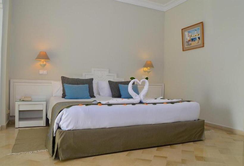 Номер Стандарт Трехместный, Royal Garden Palace   Families And Couples
