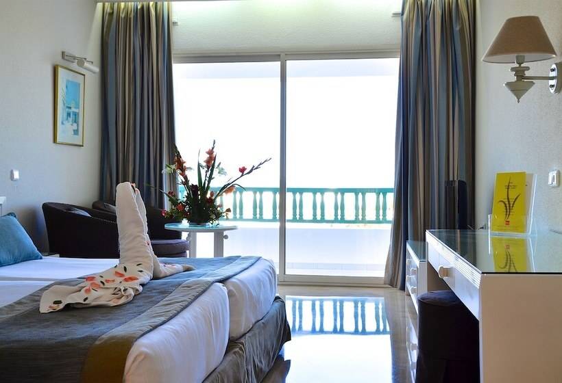 Triple Room Sea View, Royal Garden Palace   Families And Couples