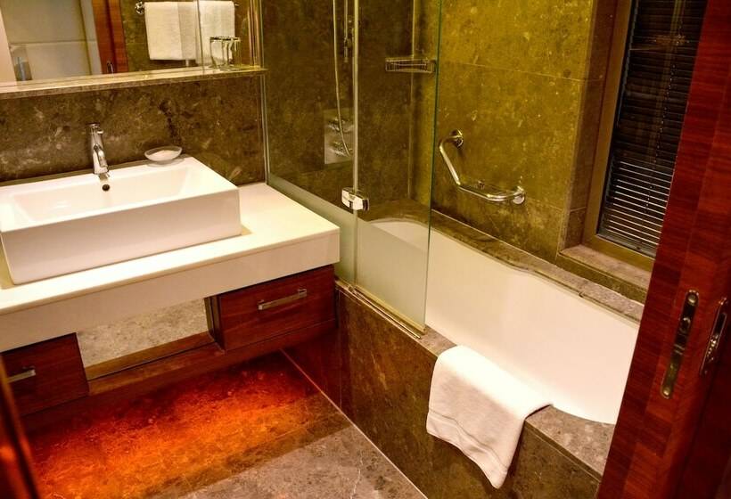 Номер Superior Вид на Море, Sheraton Istanbul Ataköy