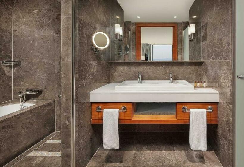 Habitación Premium Vista al Mar., Sheraton Istanbul Ataköy