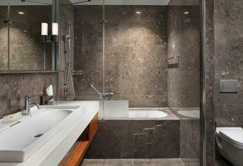 Клубный люкс с видом на море, Sheraton Istanbul Ataköy