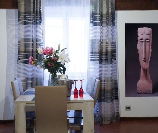 דירת שני חדרים, Starhome Navona