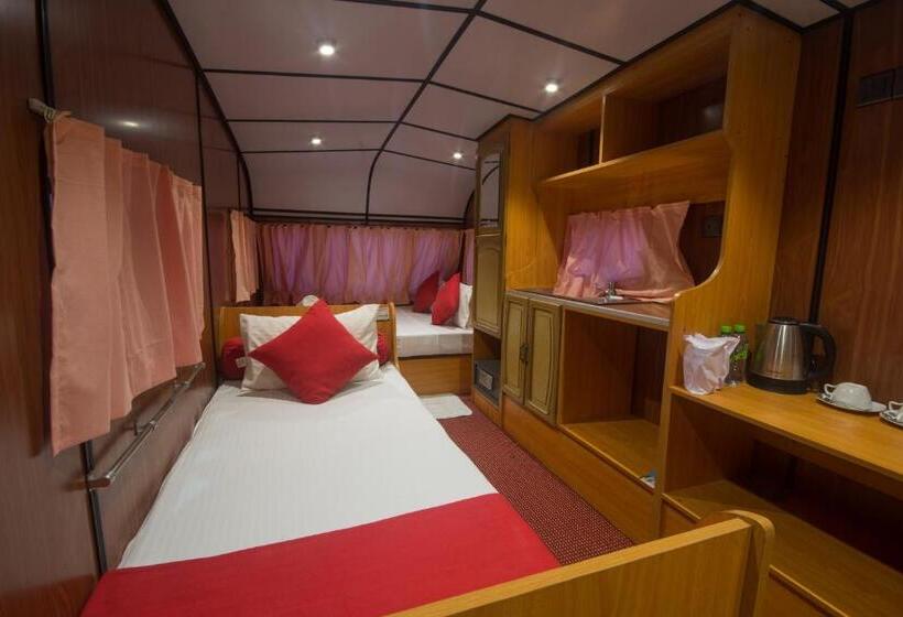 Номер Стандарт Трехместный, Yala Caravan Village