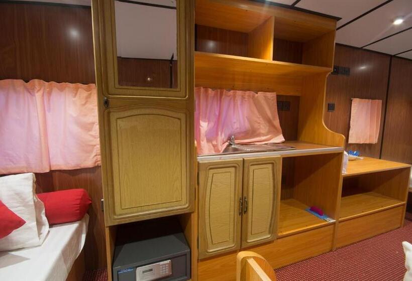 Номер Стандарт Трехместный, Yala Caravan Village