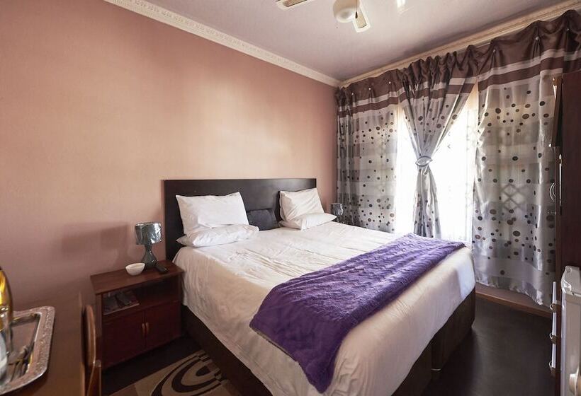 Номер Стандарт, Flossie B&b