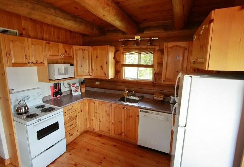 Хижина, Wilderness Tours Rafting Resort