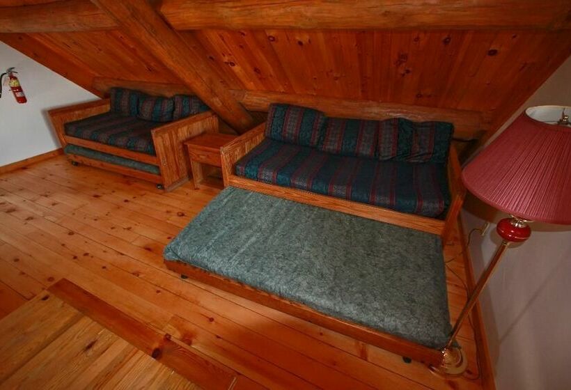 Хижина, Wilderness Tours Rafting Resort