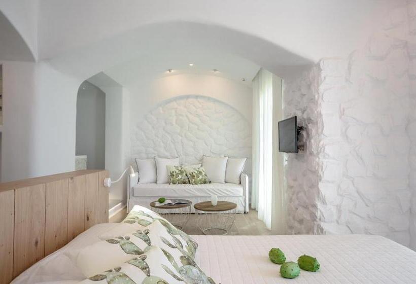 سوئیت پریمیوم با چشم‌انداز دریا, Cyano Suites