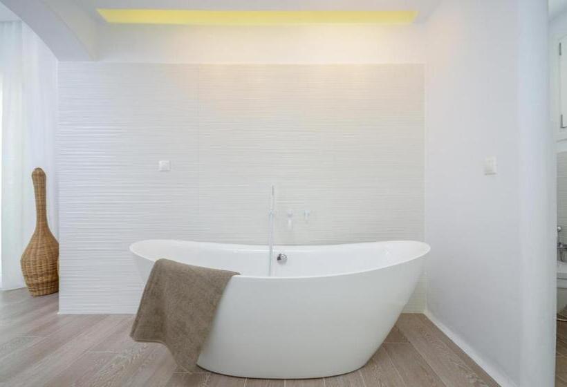 سوییت با چشم‌انداز دریا, Cyano Suites