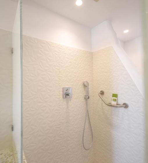 سوییت جونیور با چشم‌انداز دریا, Cyano Suites
