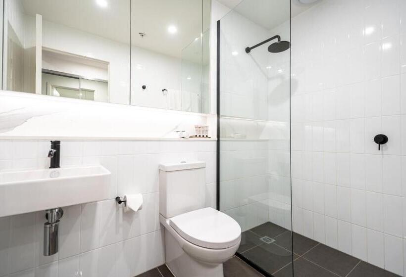 2 Bedrooms Apartment Mountain View, Opera Apartments South Brisbane