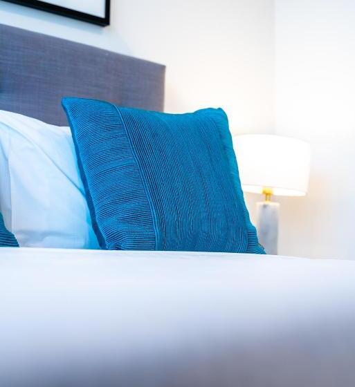 2 Bedrooms Apartment Mountain View, Opera Apartments South Brisbane