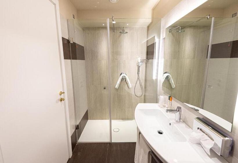 Полулюкс, Suites & Apartments Liola
