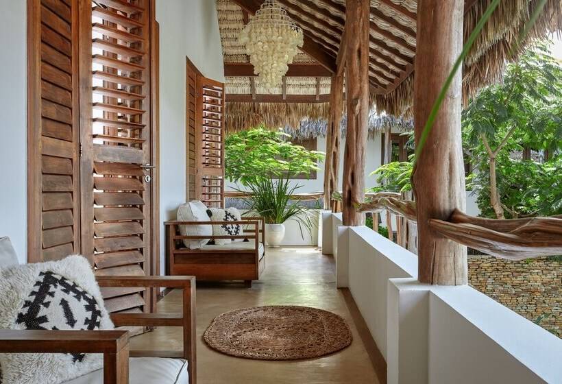 Семейное Бунгало, Villa Jomael  La Villa Group