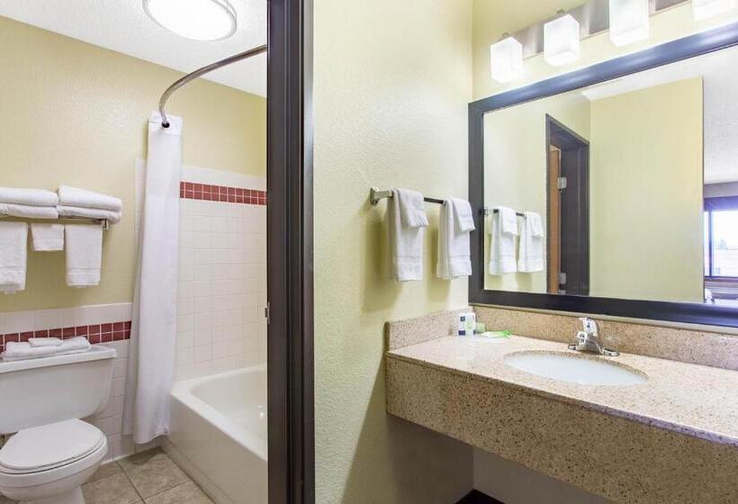 Люкс Superior, Americinn By Wyndham Elkhorn Near Lake Geneva