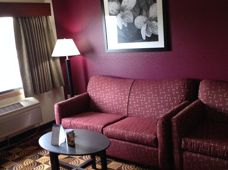 Люкс, Americinn By Wyndham Elkhorn Near Lake Geneva