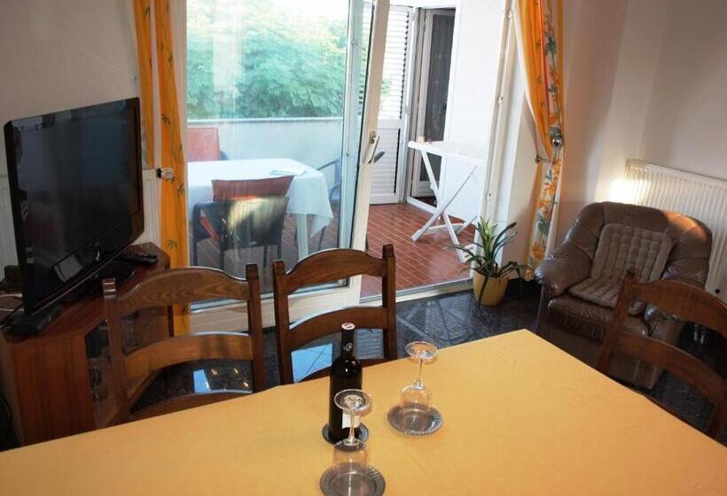 آپارتمان 2 خوابه با بالکن, Ana Guest House
