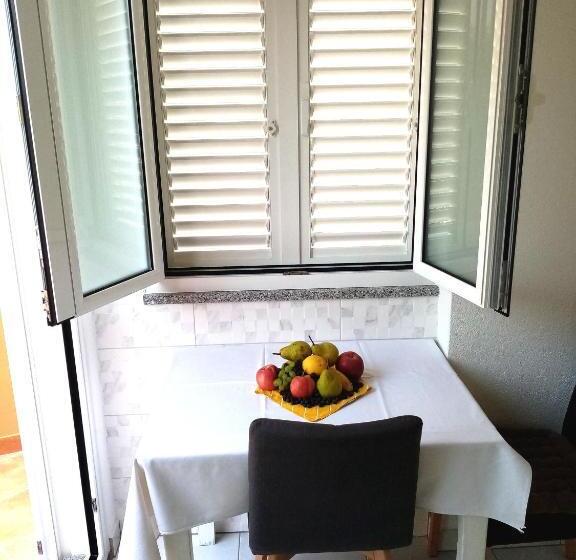 استودیوی استاندارد, Ana Guest House