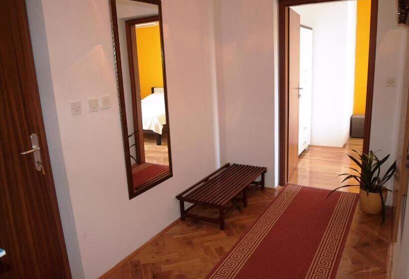 آپارتمان 2 خوابه با بالکن, Ana Guest House