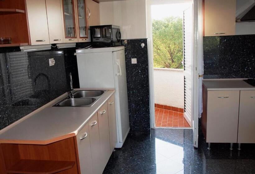آپارتمان 2 خوابه با بالکن, Ana Guest House