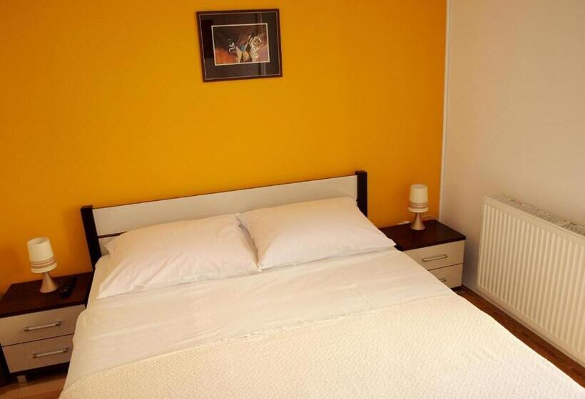 آپارتمان 2 خوابه با بالکن, Ana Guest House